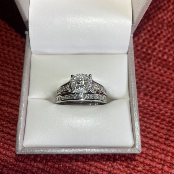 1.19cts TW Diamond 10kt White Gold Bridal Set- Evaluated by Certified Gemologist - Picture 4 of 7
